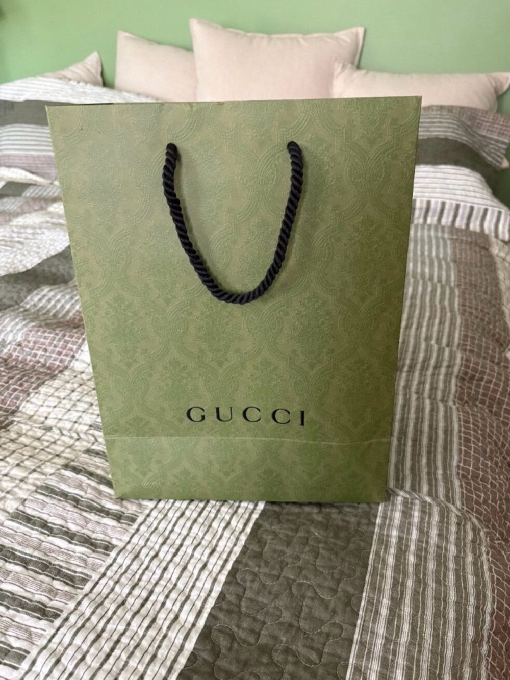 Gucci Black Shawl with Logo Tag - Picture 12 of 12
